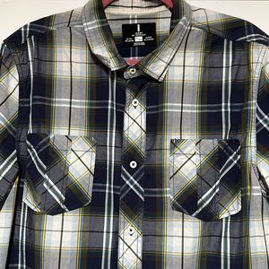 Blue/Grey Plaid Short Sleeve Button Down Shirt! Size: XL